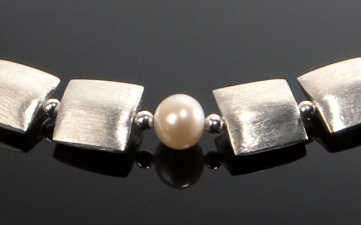 Elisabeth collection necklace image